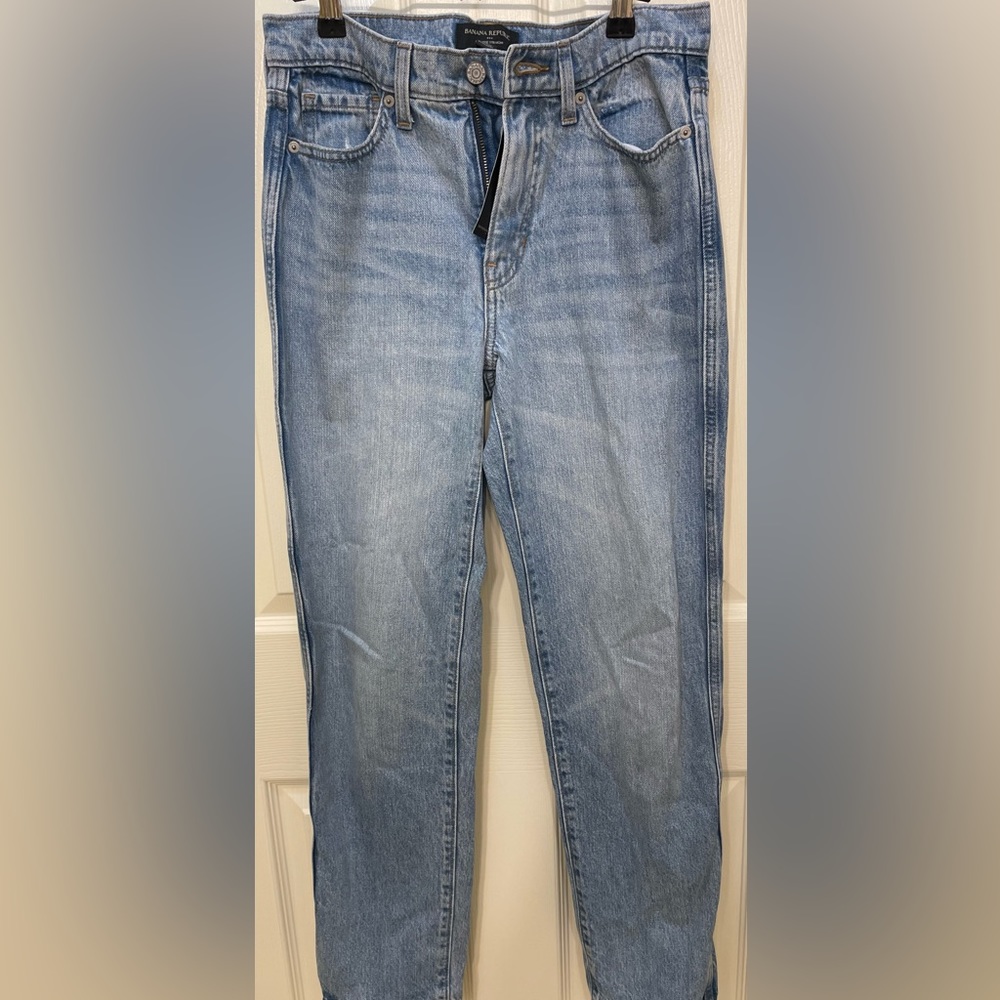 SZ 27/4 Banana Republic Straight Leg high Rise jeans. NWT